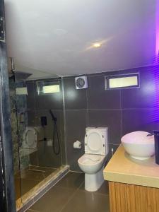 Baðherbergi á Lala's Boutique Hotel