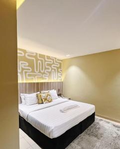 Rúm í herbergi á Lala's Boutique Hotel