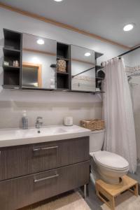 Ένα μπάνιο στο 1 BR Angelhaus 109 +37 φωτογραφίες