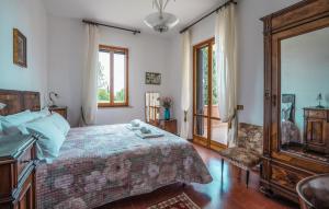 Ένα ή περισσότερα κρεβάτια σε δωμάτιο στο Cozy Home In Cappone Di Vallefoglia