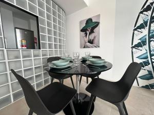 Galería fotográfica de Apartment in Luxury Complex with Amazing Resident's Pool en Sliema