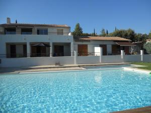 a large swimming pool in front of a house at Les Terrasses du Ventoux in Mollans-sur-Ouvèze