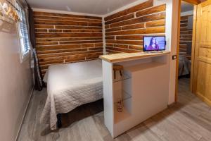A bed or beds in a room at Camping Camplani