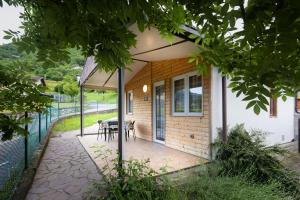 A garden outside Camping Camplani