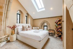 Ένα ή περισσότερα κρεβάτια σε δωμάτιο στο Gorgeous 2BR Flat in North Finchley, 3 min tube