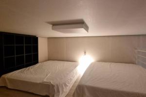 Ένα ή περισσότερα κρεβάτια σε δωμάτιο στο W House r505 Queen 2beds