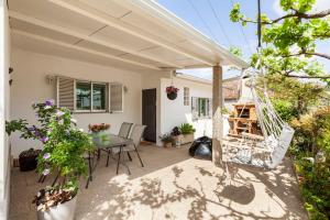 a patio with a table and chairs and a swing at Casa do Fontanário in Penafiel