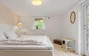 Awesome Home In Dannemare With Wifi客房内的一张或多张床位