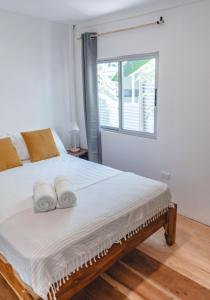 Postel nebo postele na pokoji v ubytování Cuatro Vientos Lodge & Apartments - Mal País, Costa Rica