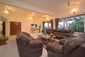 Posezení v ubytování Silver Spring Villa by Tropicana Stays