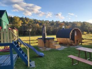 Herní místnost nebo prostor pro děti v ubytování Domek pod Hajdówką