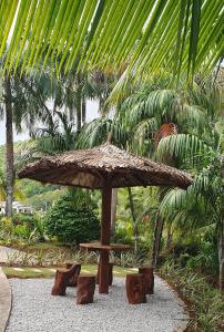 Cashew Nut Grove Chalets外面的花园
