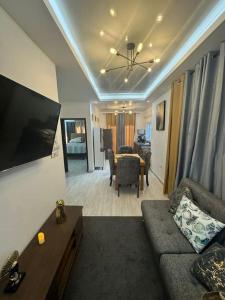 TV a/nebo společenská místnost v ubytování Apartamento hermoso Cercano al Aeropuerto