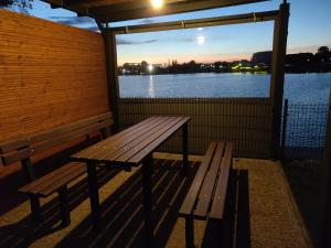 Balkón alebo terasa v ubytovaní TopSenec-Lakeside Home