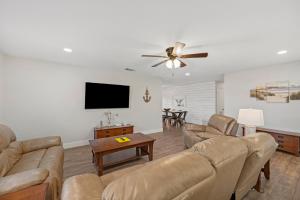 A television and/or entertainment centre at R & R's Reel Paradise 5 minutes to the harbour and 11 miles to the Beach!