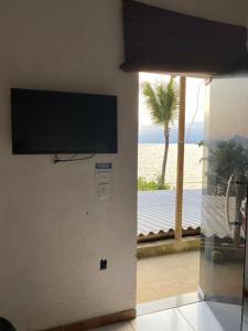 Μια τηλεόραση ή/και κέντρο ψυχαγωγίας στο SUÍTES BEIRA-MAR Angra +12 φωτογραφίες