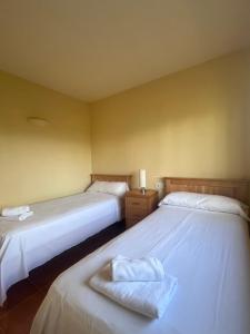 Posteľ alebo postele v izbe v ubytovaní Villa Torremirona Resort Palmeras