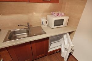 Kuchyňa alebo kuchynka v ubytovaní ApartSerwis - Apartment U Sabały Centrum