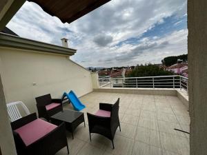 Balkón nebo terasa v ubytování Denize Yakın Müstakil Tripleks Villa