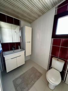 Koupelna v ubytování Denize Yakın Müstakil Tripleks Villa