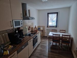 Kuchyň nebo kuchyňský kout v ubytování Apartment fewobaerenstein