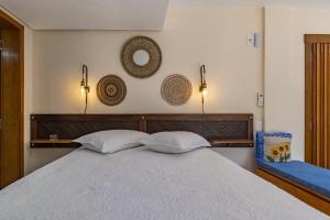 a bedroom with a bed with two pillows on it at Quintal do Garnizé - Unidade Beija-Flor in Nova Petrópolis