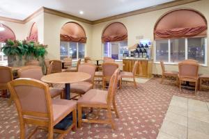 Χώρος καθιστικού στο Quality Inn Alliance