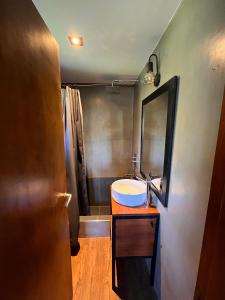 Ένα μπάνιο στο La Finca Hostel de Montaña - Habitación Frey