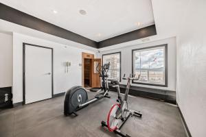 Fitness centrum a/nebo fitness zařízení v ubytování Grande Cache Inn & Suites