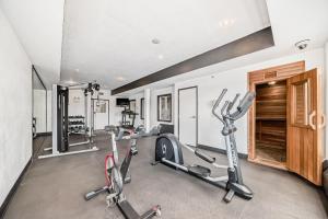 Fitness centrum a/nebo fitness zařízení v ubytování Grande Cache Inn & Suites