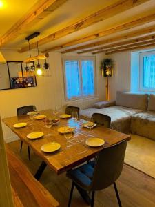 a dining room with a table and a couch at Appartement typique avec Carnotzet in Crans-Montana