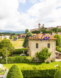 a building with a sign that reads immovablehill care at La Toscana sotto il castello in Lucca