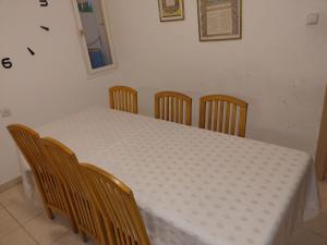 Gambar di galeri bagi דירת 4 חדרים מתוקה ברחובות מרכז העיר קרובה לכל מקום di Rechovot