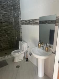 Afbeelding uit fotogalerij van Techas Stylish 2-Bedroom 8 min to Beach in Tarrafal