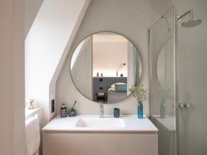 a bathroom with a sink and a mirror at Villa Berry Centre Deauville - Chic & Stylée - Magnifique Jardin in Deauville +49 photos
