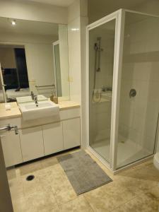 a bathroom with a shower and a sink and a shower at Chic Town House in Melbourne