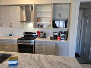 Gallery image of Luxury bungalow in Thorold near Niagara falls in Thorold
