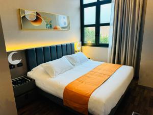 Postel nebo postele na pokoji v ubytování Hotel Royal