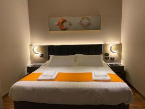 Postel nebo postele na pokoji v ubytování Hotel Royal