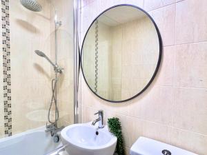 a bathroom with a sink and a mirror at Bibis Home - Hertford in Hertford +22 photos