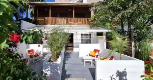 Amanda's Place Yellow Studio - Pool and Tropical garden外面的花园