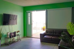 Télévision ou salle de divertissement dans l'établissement Sea View Wonder - Playa Jobos 2