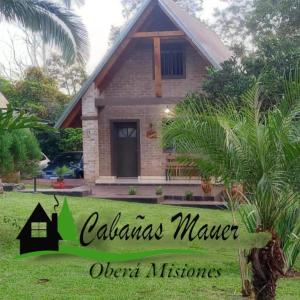 オベラにあるCabañas Mauerの前に看板がある家