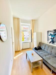 Ein Sitzbereich in der Unterkunft 5BR Shared Apt Ideal for Groups 7 Min to Westbahnhof