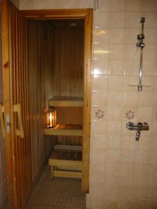 Koupelna v ubytování Ukonjärven Holiday Village + 37 fotografií
