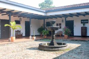 a fountain in the courtyard of a house at Hotel Hacienda Supracafe in Popayan