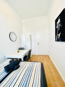 Ein Bett oder Betten in einem Zimmer der Unterkunft 5BR Shared Apt Ideal for Groups 7 Min to Westbahnhof