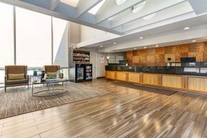 Kuchyň nebo kuchyňský kout v ubytování Best Western Plus Heritage Inn