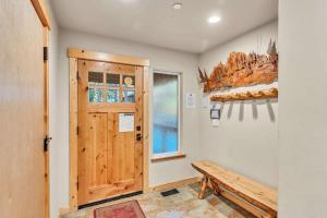 Fotografie z fotogalerie ubytování Kings Beach Retreat, Hot Tub, Walk to Beach v destinaci Kings Beach