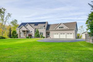 Steps From Oneida Lake Spacious Gem with Game Room!外面的花园